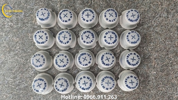 mốc sứ trắc địa